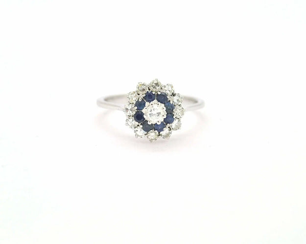 Bague en or blanc sertie de saphirs et de diamants