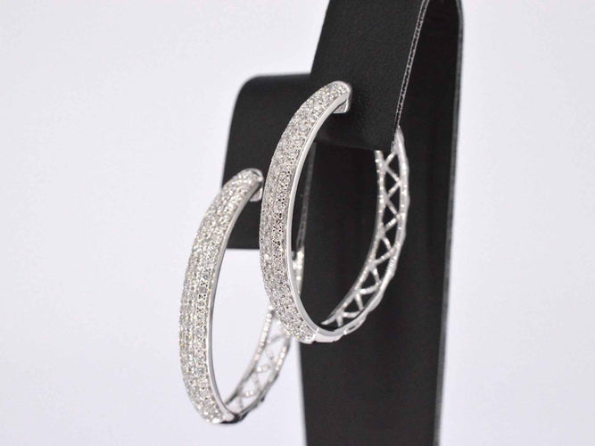 Boucles d'oreilles Boucles d'oreilles créoles en or blanc avec diamants 58 Facettes 2052