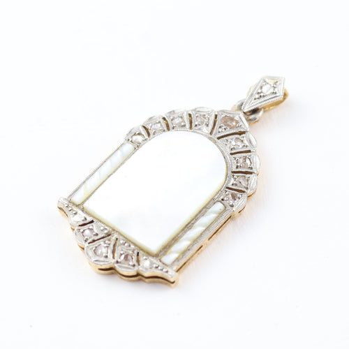 Pendentif Pendentif ancien en or jaune 18 carats avec diamants taille rose et nacre 58 Facettes 133010