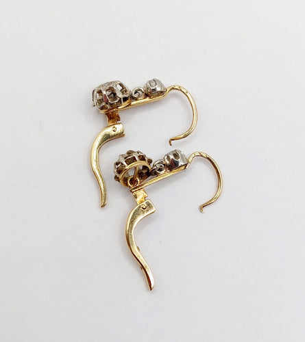 Boucles d'oreilles Dormeuses antique or 18k diamants serti étoilés (circa 1920) 58 Facettes A06529