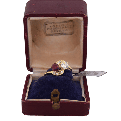 Bague 55 Bague en or jaune 18 carats, rubis et diamants 58 Facettes