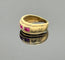 Bague 55 Bague style jarretière en or jaune sertie de rubis et diamant 58 Facettes