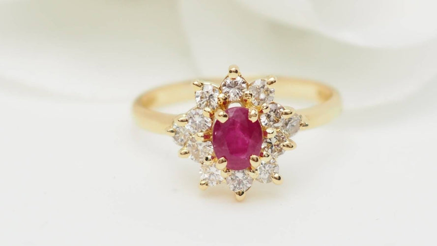 Bague 52.5 Bague marguerite en or jaune, rubis et diamants 58 Facettes 32669
