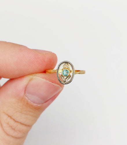 Bague 51 Petite bague Art Nouveau or jaune et pierre verte (circa 1910) 58 Facettes A06017