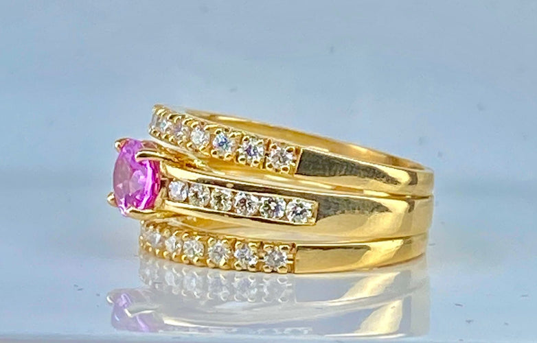 Bague 53 Bague jonc bandeau or jaune, saphir rose, diamants. 58 Facettes AB631