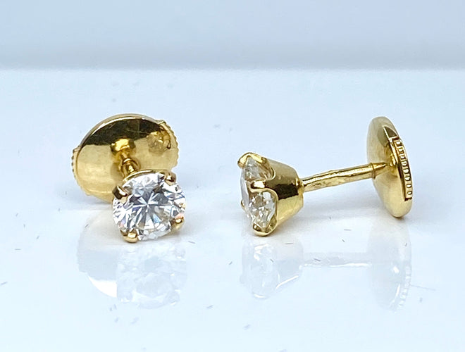 Boucles d’oreilles puces or jaune, diamants