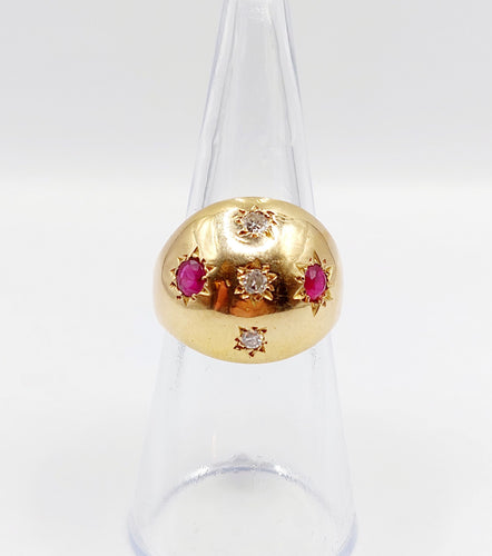 Bague dôme bombé or rose, diamants et rubis serti étoilé (circa 1950) 58 Facettes A06232