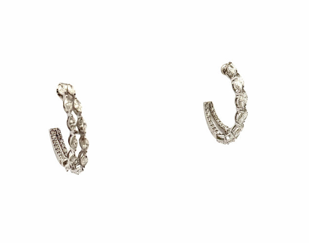 Boucles d'oreilles Boucles d’oreilles créole or blanc 18 carats et diamants navettes 58 Facettes
