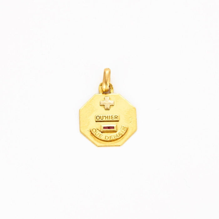 Pendentif AUGIS -Médaille d'amour hexagonale or jaune et rubis 58 Facettes