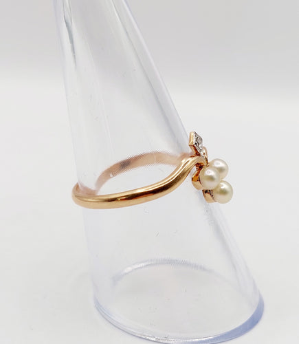 Bague trèfle antique en or rose, perles et diamant