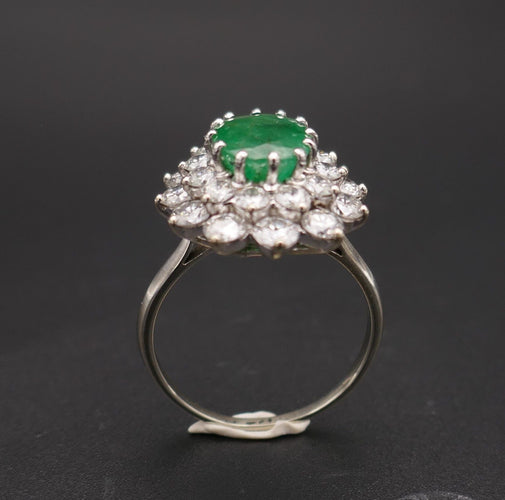 Bague 58 Bague émeraude, diamants, or blanc et platine. 58 Facettes C70-03