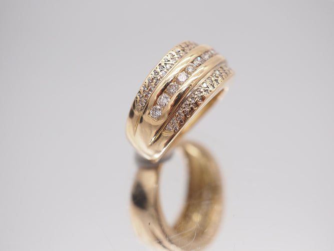 Bague 53 Bague ruban or jaune, triple rangée diamants 58 Facettes