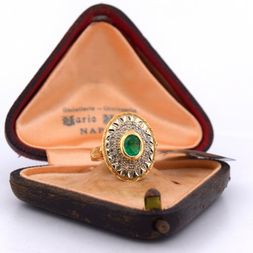 Bague 50 Bague ancienne en or jaune et blanc 18 carats avec émeraudes et diamants 58 Facettes