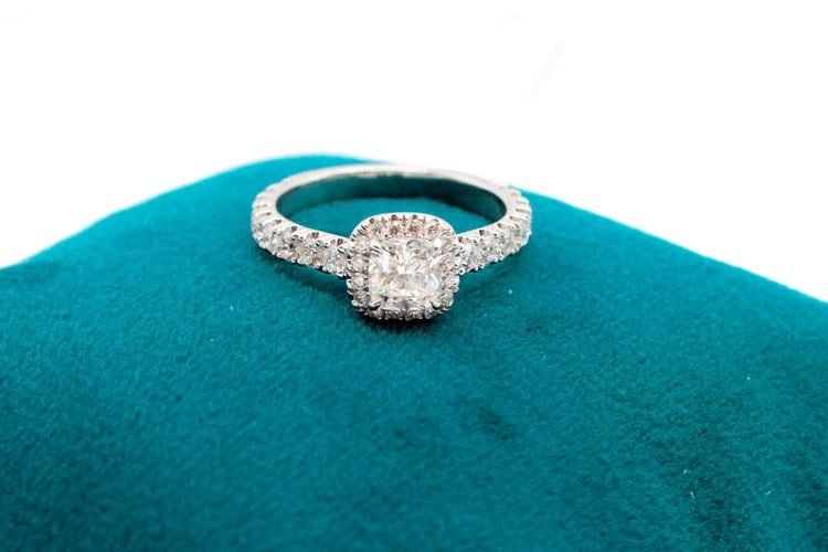 Bague or blanc, diamant et pavage diamants