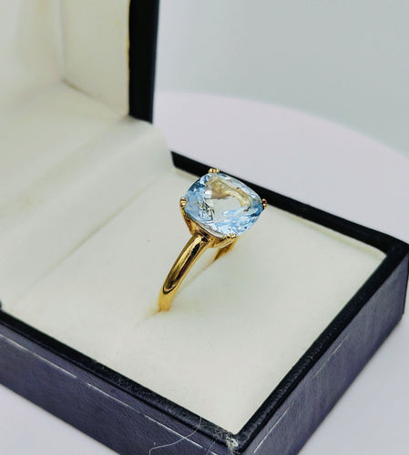Bague 50 Bague en or avec topaze bleu clair 58 Facettes