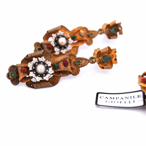 Bague Bague ancienne en or jaune 18 carats sertie de rubis, d'émeraudes et de perles naturelles 58 Facettes