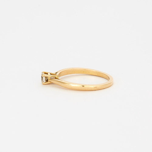 Bague 51.5 Bague solitaire or jaune centrée d'un diamant 58 Facettes AB31