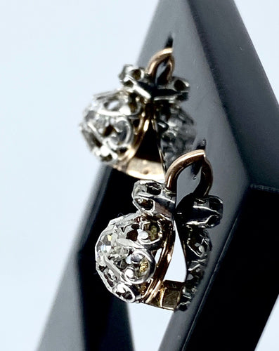 Boucles d'oreilles Boucles d’oreilles en or 18 carats et diamants. Vers 1900 58 Facettes AB334