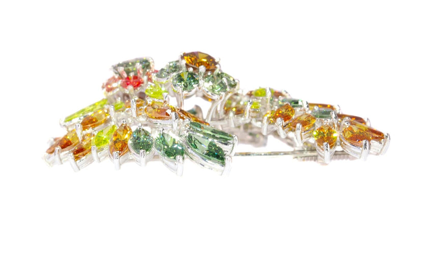 Broche Broche vintage exquise des années 1970 : une symphonie de plus de 19 carats de diamants de couleur fantaisie 58 Facettes 21092-0149