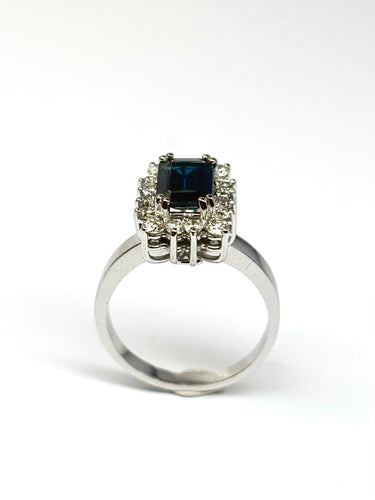 Bague 53 Bague contemporaine en or jaune sertie d'un saphir (1,54 ct) et de diamants (0,36 ct). 58 Facettes E38