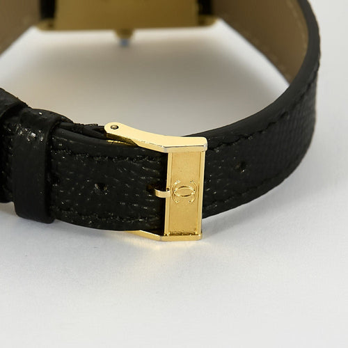 Montre Montre Cartier Modèle Tank Must en argent plaqué or cadran blanc chiffres romains. 58 Facettes