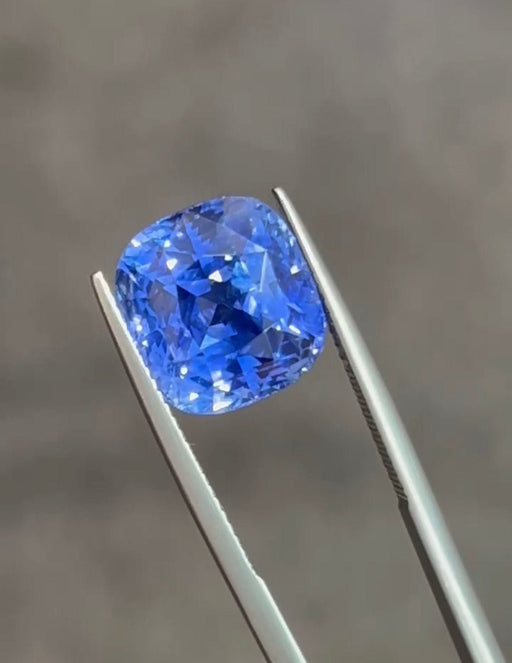 Heatless Ceylon Cushion Cut Blue Sapphire Gemstone - 13,35 Carats 58 Facettes ME-L-01
