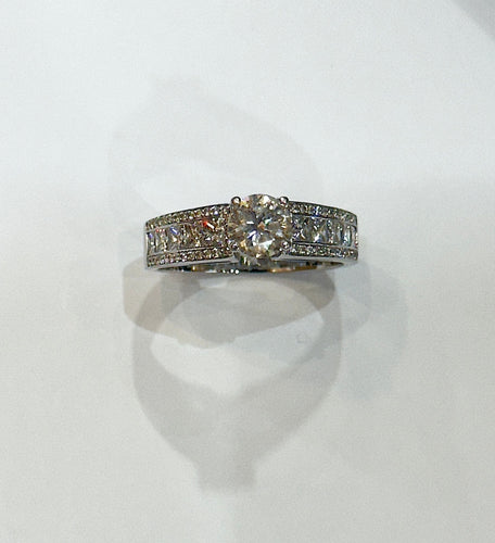 Bague 56 Solitaire en or blanc et diamants 58 Facettes