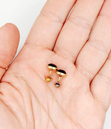 Boucles d'oreilles Puces d'oreilles antique or rose 18k cabochon de jais gravé d'étoiles (circa 1900) 58 Facettes A06158