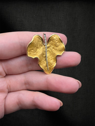 Broche Broche feuille de lierre en or jaune et diamants 58 Facettes