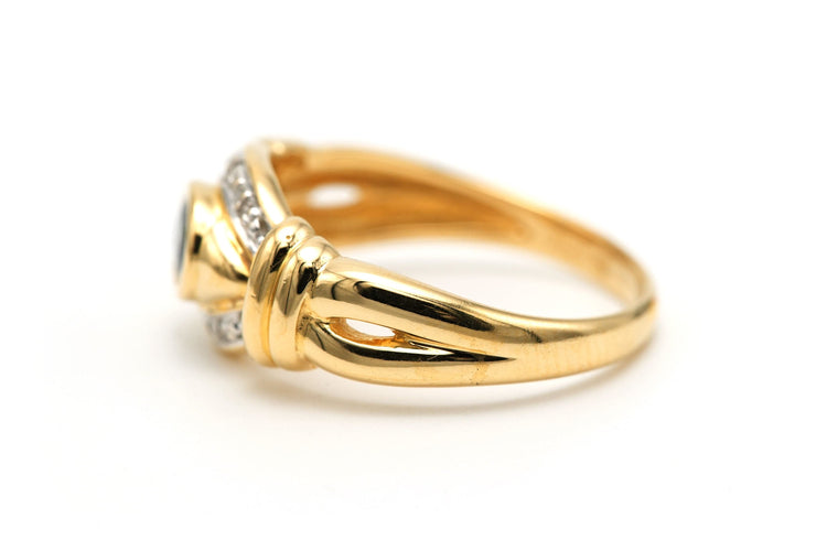 Bague 53 Bague contemporaine en or jaune et blanc 18k sertie d'un saphir et de diamants 58 Facettes 23174