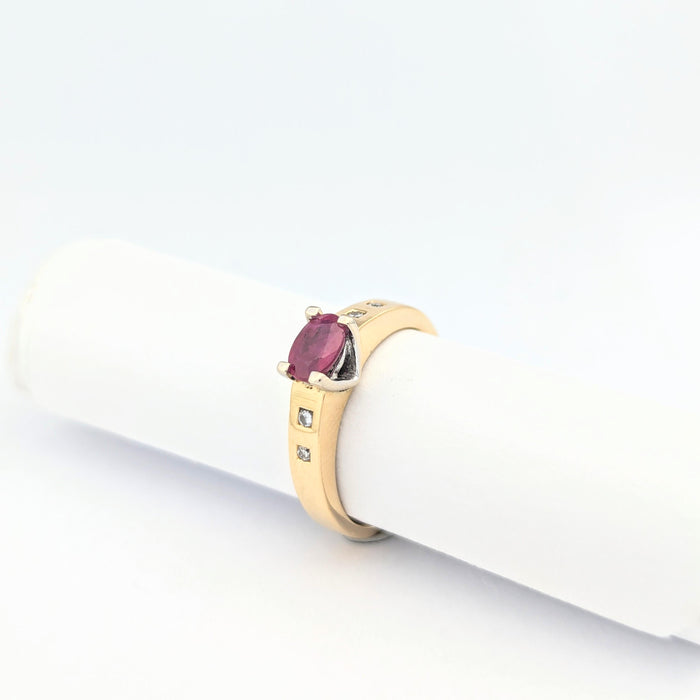 Bague or jaune, rubis, diamants