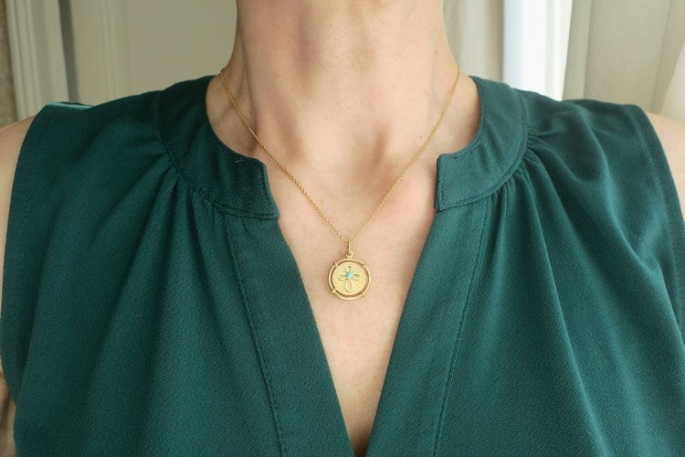 Pendentif Pendentif médaille en or jaune et cabochon turquoise 58 Facettes