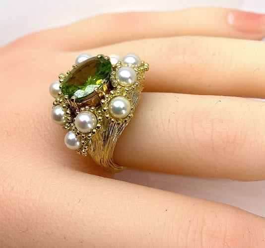 Bague 52 Bague coktail en or jaune 18 carats, péridot 3,98 ct et 9 perles 58 Facettes AB571