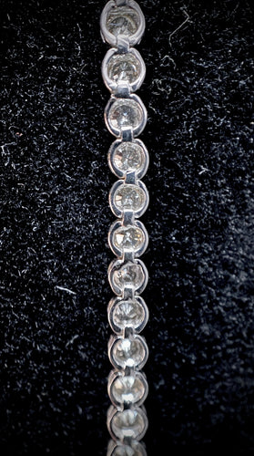 Bracelet rivière or blanc serti de 54 brillants de 0,10 carat chacun