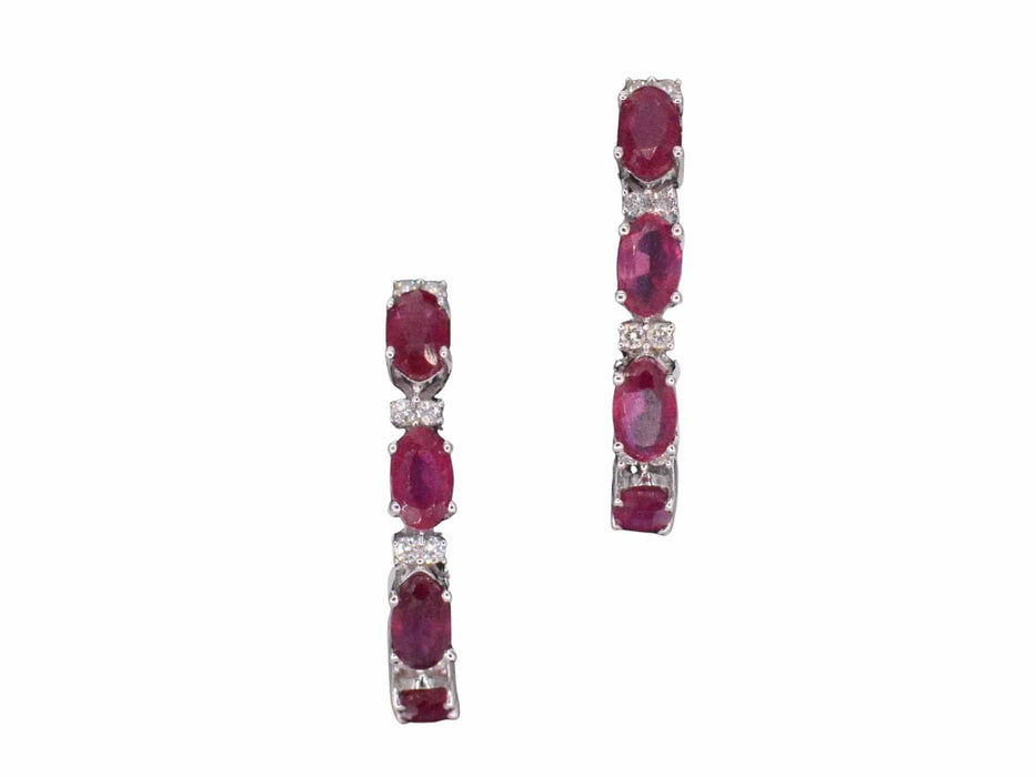 Boucles d'oreilles Boucles d'oreilles en or blanc avec diamants et rubis 58 Facettes 2132