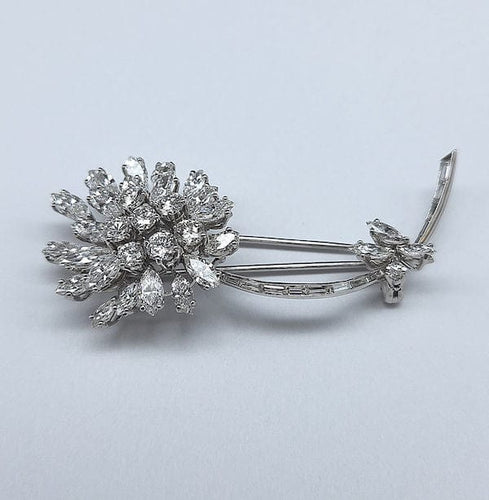 Broche BROCHE MOTIF FLORAL PLATINE ET DIAMANTS 58 Facettes 250194