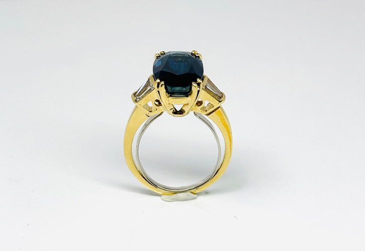 Bague 51 Bague en or jaune ornée d'un saphir naturel de 6,72 carats et de diamants taille trapèze 58 Facettes E20
