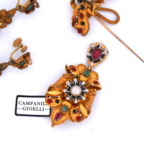 Bague Bague ancienne en or jaune 18 carats sertie de rubis, d'émeraudes et de perles naturelles 58 Facettes