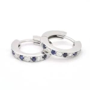 Boucles d'oreilles Boucles d'oreilles créoles en or blanc serties de saphirs et de diamants 58 Facettes 8084