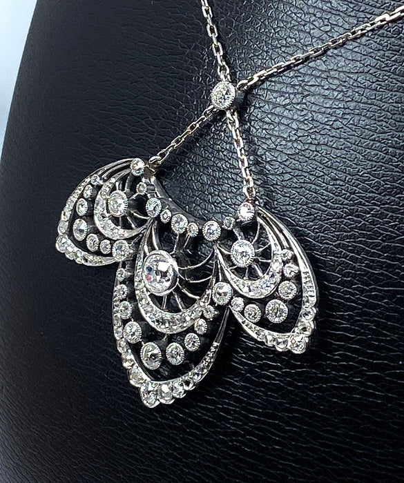 Collier pendentif en platine, diamants, époque 1900