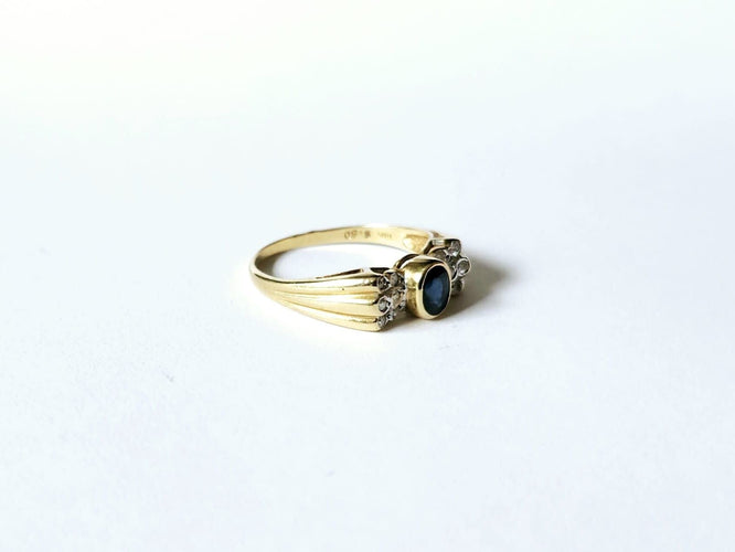 Bague or jaune, saphir et diamants