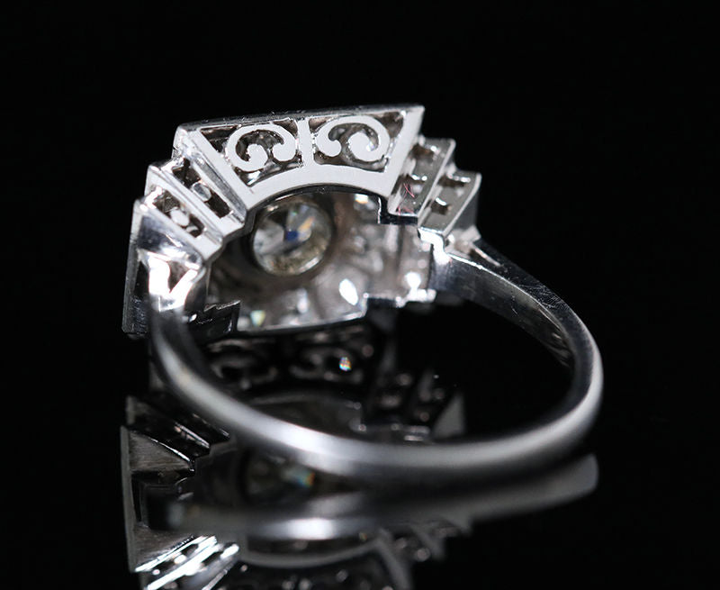 Bague Art Deco 1930 en platine et brillants.