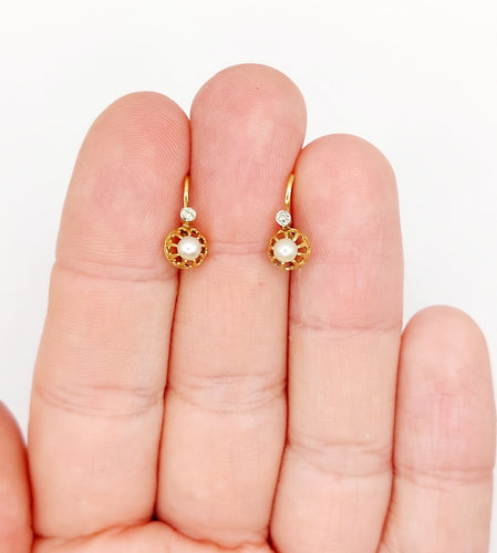 Boucles d'oreilles Dormeuses antique or perle en serti griffes 58 Facettes A05421