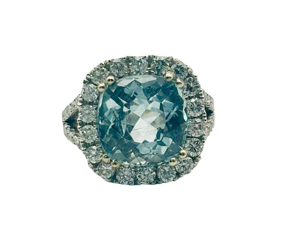 Bague 54 Bague en or blanc avec halo central d'aigue-marine et de diamants 58 Facettes 50298