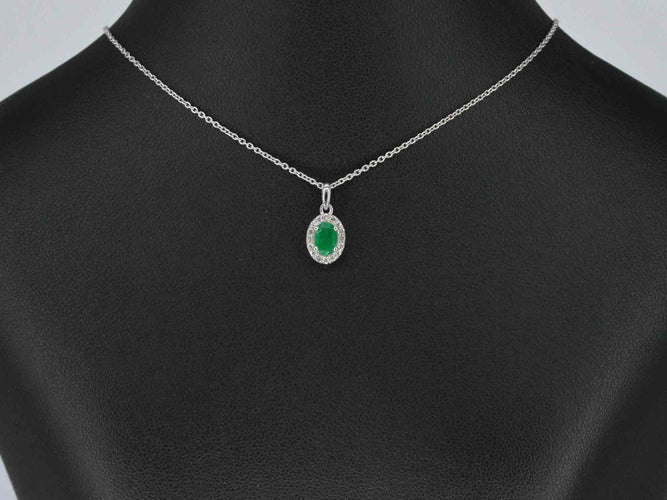 Pendentif Pendentif entourage en or blanc avec diamants et émeraude 58 Facettes 2018