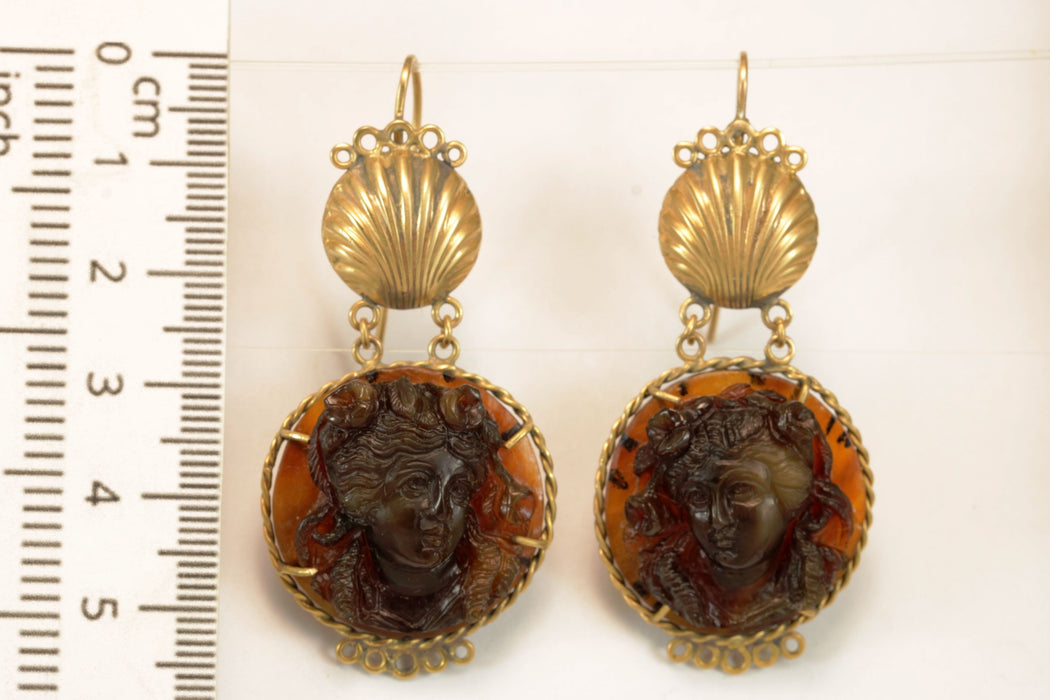 Boucles d'oreilles en or avec camées en écaille de tortue antiques