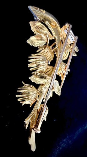 Broche Broche braches de noisetier sertie de brillants et rubis en or jaune 58 Facettes