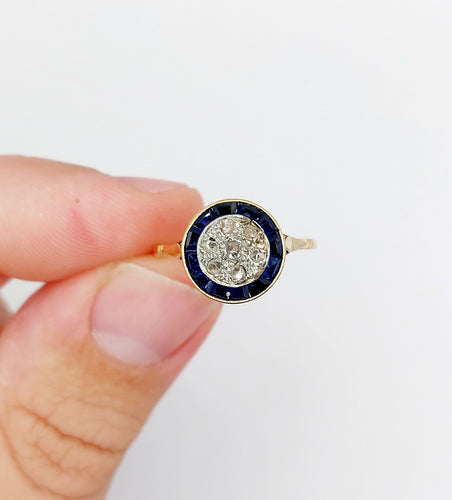 Bague 56.5 Bague cible art déco or jaune, diamants et saphirs calibrés synthétiques 58 Facettes A05652