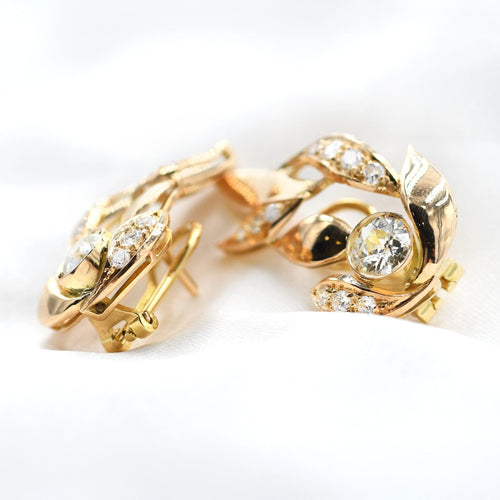 Boucles d'oreilles Boucles d'oreilles en or jaune en forme de feuille, serties d'un diamant ancien européen de 0,99 ct et pavées. 58 Facettes 21930