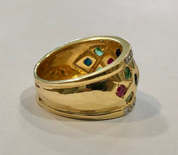 Bague 52 Bague or jaune, saphirs, rubis, émeraude, diamants 58 Facettes
